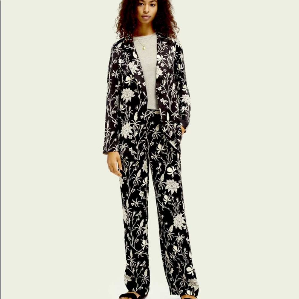 Printed and belted satin blazer and pants set